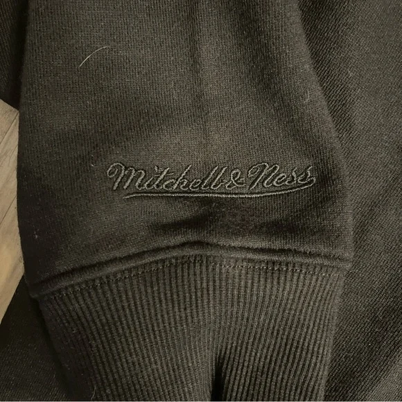 NWT Mitchell & Ness Fordham Rams NCAA Black Crewneck Sweatshirt Size M - Picture 3 of 6